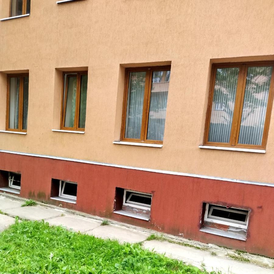 Apartament Camelia Petroşani Екстериор снимка